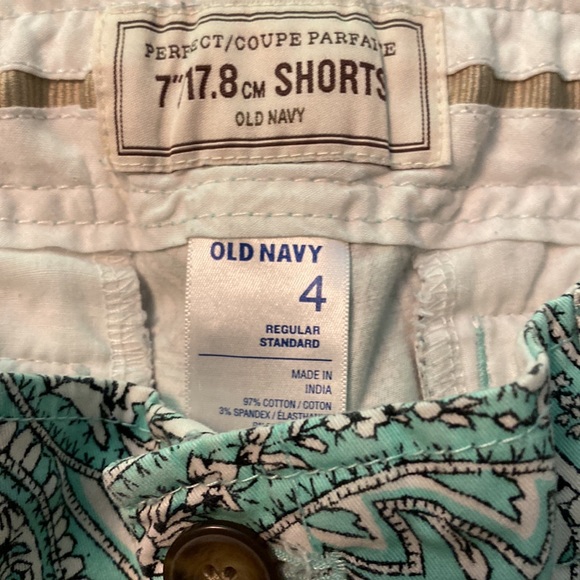 Old Navy Size 4 shorts 7” green, white, and black - Picture 2 of 4